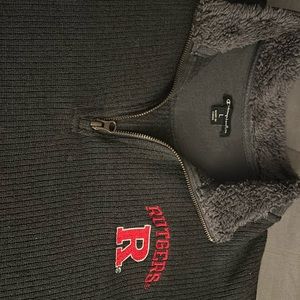 Beautiful poliéster sweater. Used twice. My son transferred to another school.